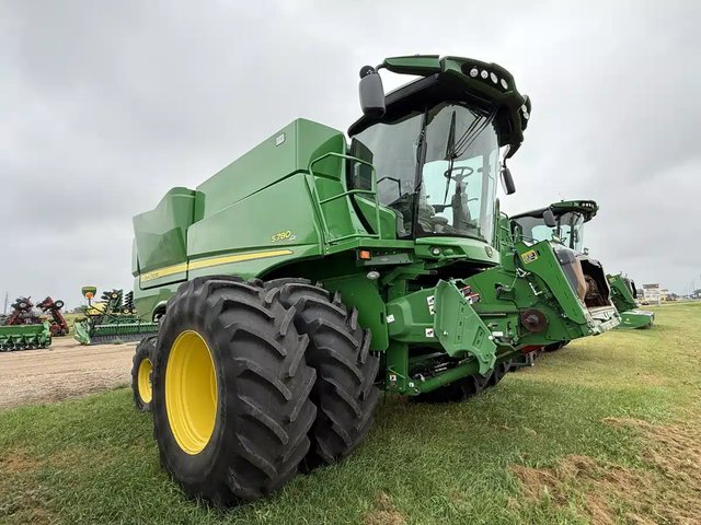2021 John Deere S780 Batteuse