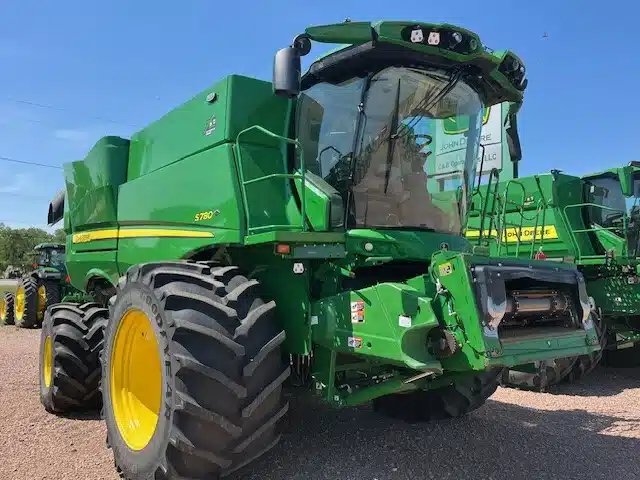2022 John Deere S780 Batteuse