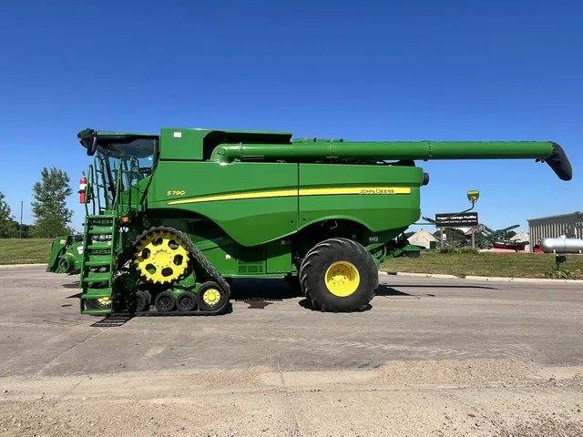 2021 John Deere S790 Batteuse