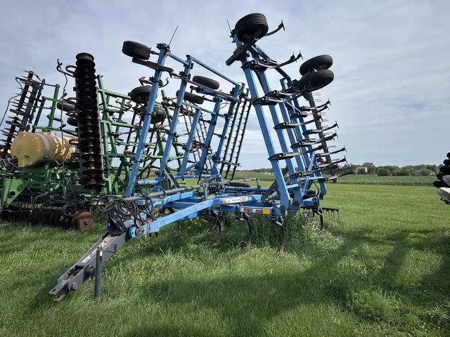 DMI TM-32 Cultivateur