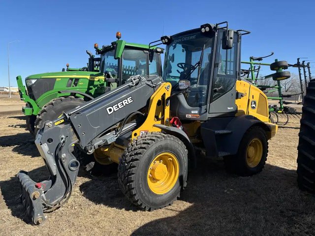 2024 John Deere 326 P Tracteur avec chargeur