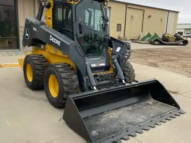 2025 John Deere 334 P chargeuse à direction à glissement