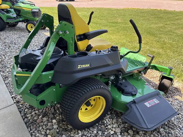 2023 John Deere Z730M Tondeuse à rayon de braquage zéro