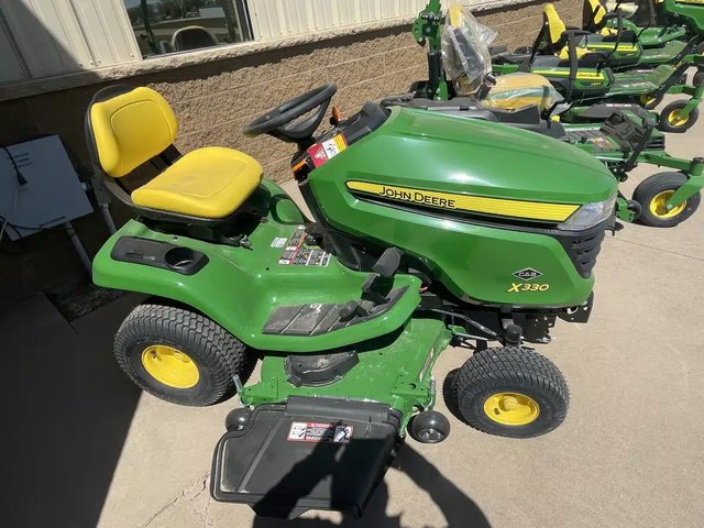 2026 John Deere X330 Tracteur à pelouse