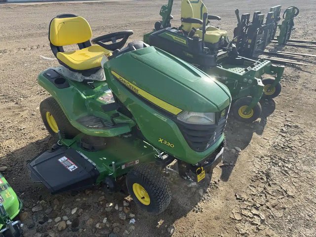 2026 John Deere X330 Tracteur à pelouse