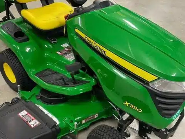 2026 John Deere X330 Tracteur à pelouse