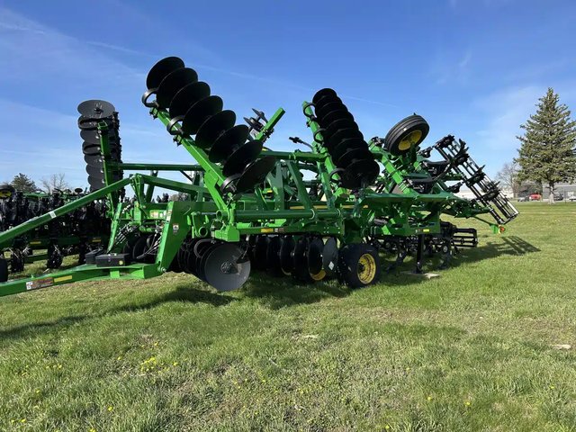 2025 John Deere 2730 défonceuse