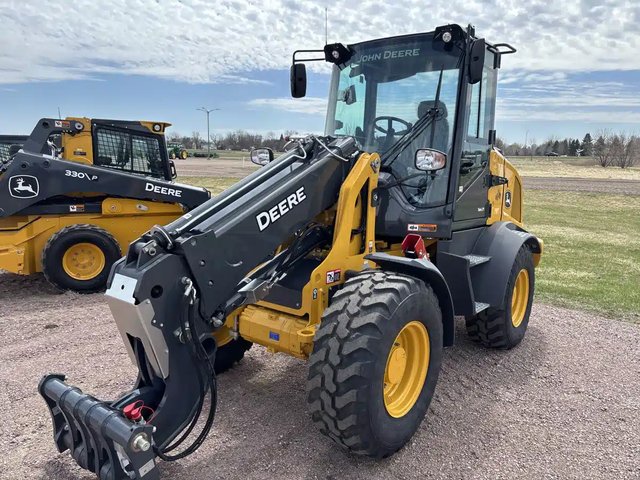 2025 John Deere 326D chargeuse à direction à glissement