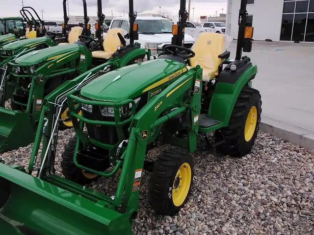 2024 John Deere 2038R Tracteur