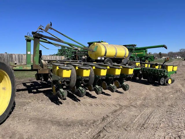 1995 John Deere 7200 Planteur