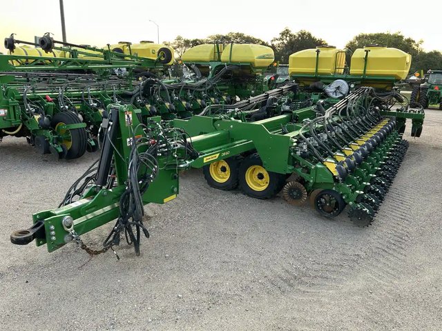 2025 John Deere DB60 Planteur