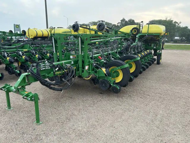 2021 John Deere 1775NT Planteur