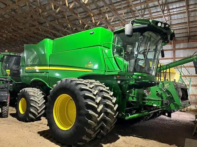 2023 John Deere S780 Batteuse