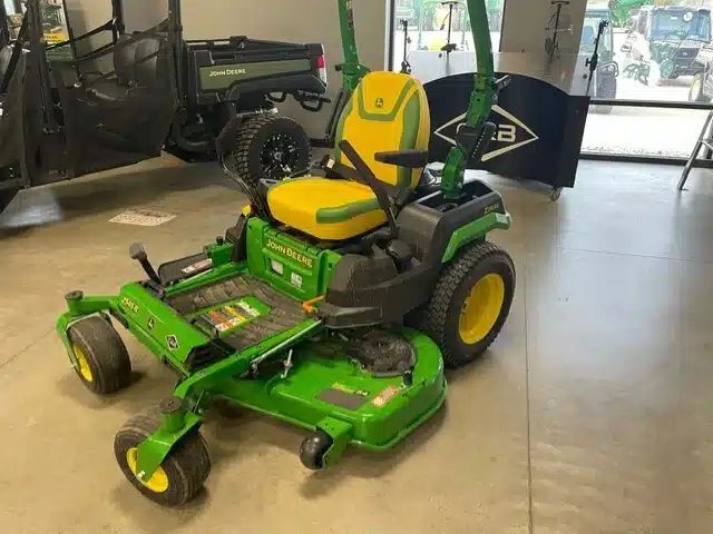2026 John Deere Z545R Tondeuse à rayon de braquage zéro