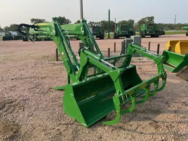 2026 John Deere 640R chargeur frontal