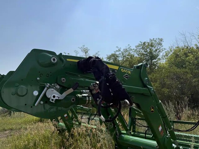 2026 John Deere 640R chargeur frontal