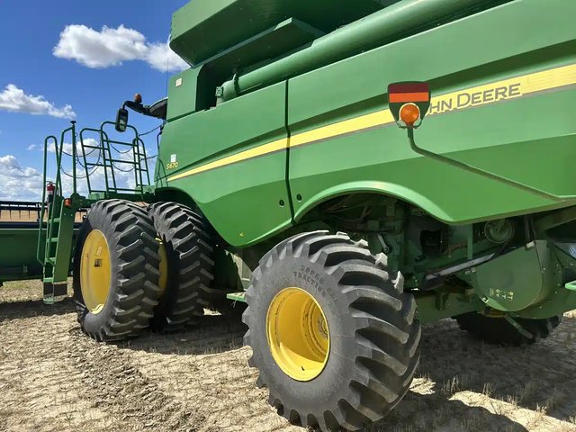 2012 John Deere S670 Batteuse