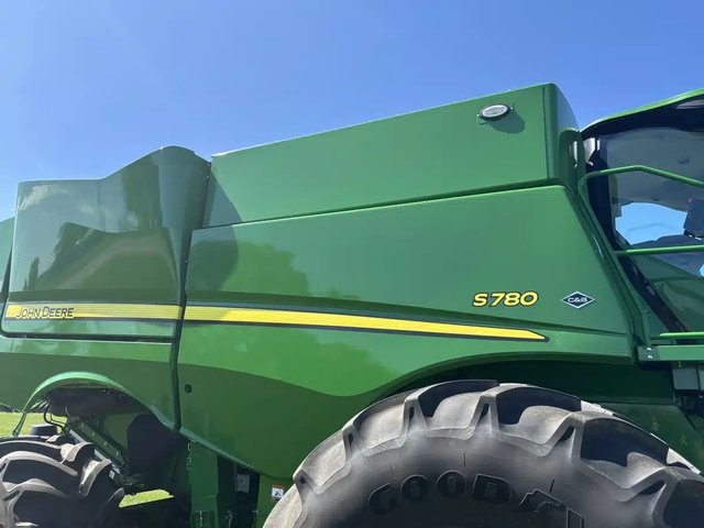 2024 John Deere S780 Batteuse
