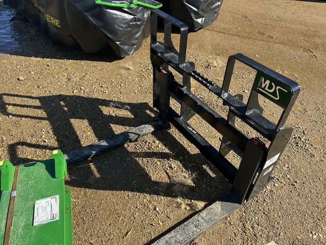 MDS Manufacturing WALK THRU RAIL STYLE PALLET FORK Autre