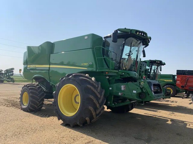 2021 John Deere S780 Batteuse