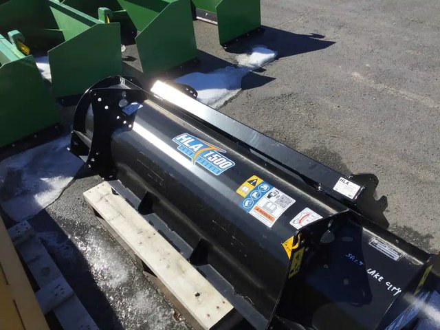 HLA Attachments 72" SNOW PUSHER Tracteur