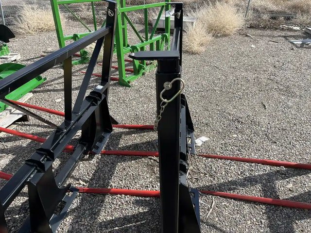 HLA Attachments 60" Bale Spear Pic à Balle
