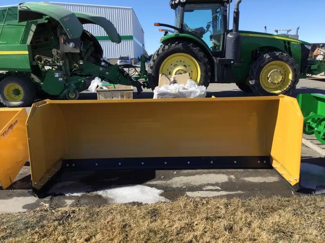 HLA Attachments 3500 9' SNOW PUSHER Accessoires