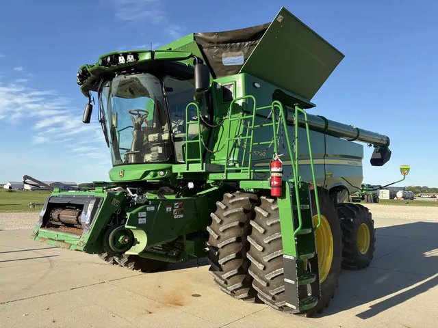 2023 John Deere S780 Batteuse