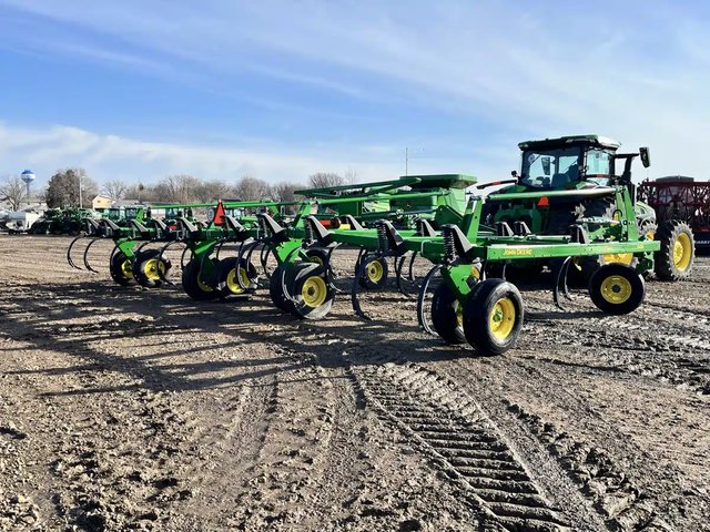 2023 John Deere 2430 Cultivateur Sous-soleur