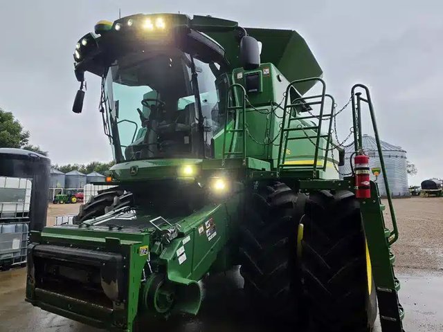 2022 John Deere S780 Batteuse