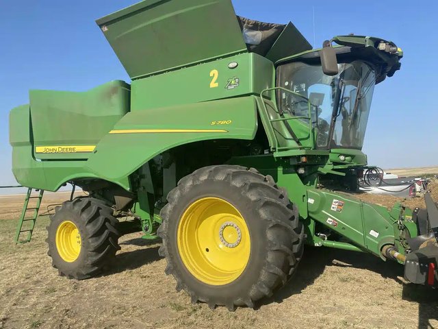 2022 John Deere S780 Batteuse