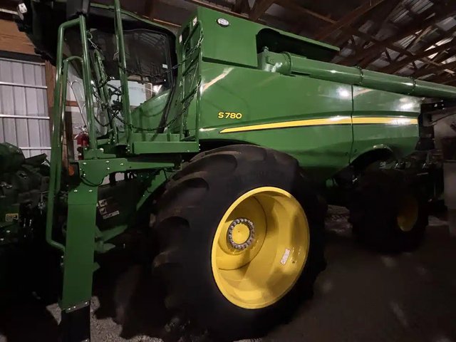 2024 John Deere S780 Batteuse