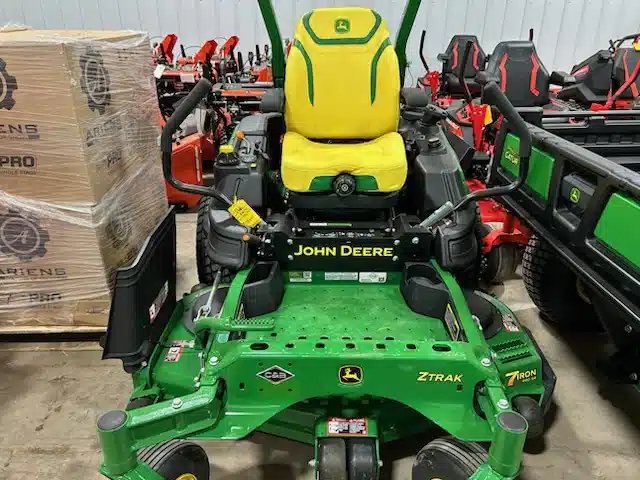 2025 John Deere Z920M Tondeuse à rayon de braquage zéro