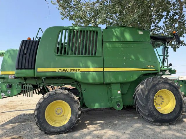 2014 John Deere T670 Batteuse