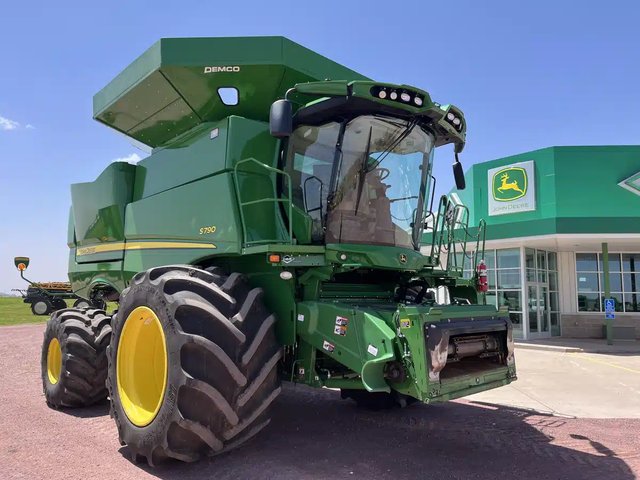 2021 John Deere S790 Batteuse