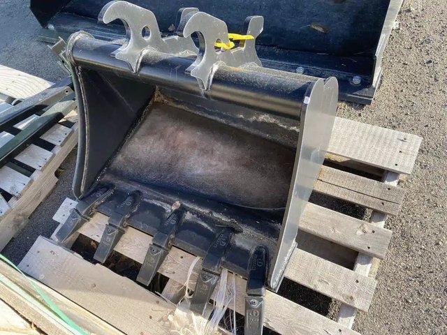 John Deere 30" Heavy Duty Bucket Godet (bucket)