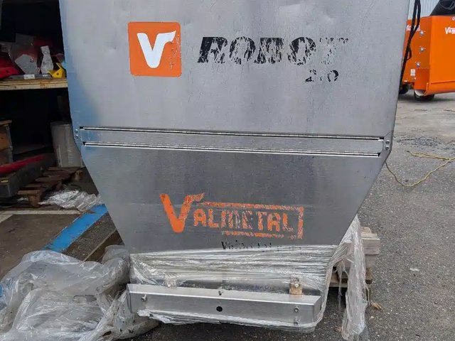 Valmetal 2 X Distributeur Robot Val-Métal à grains 210 Chariot à aliment intérieur
