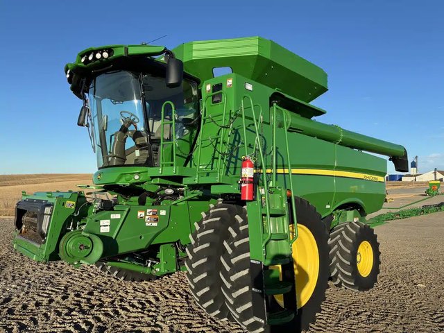 2021 John Deere S760 Batteuse