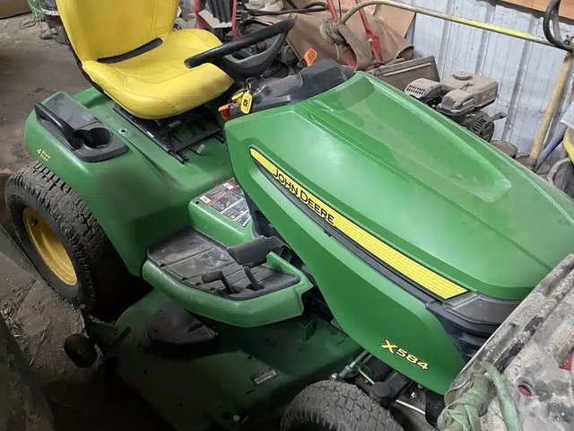 2023 John Deere X584 Tracteur à pelouse