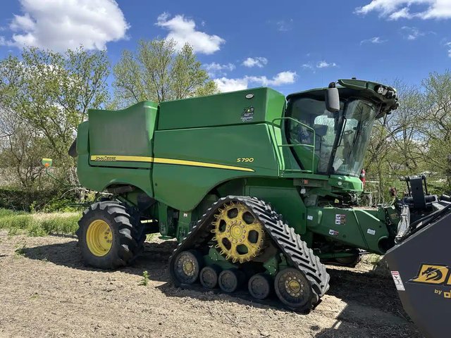 2022 John Deere S790 Batteuse
