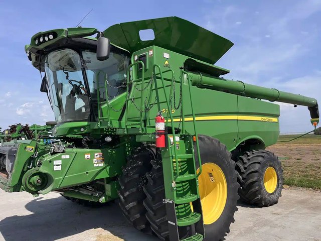 2021 John Deere S780 Batteuse