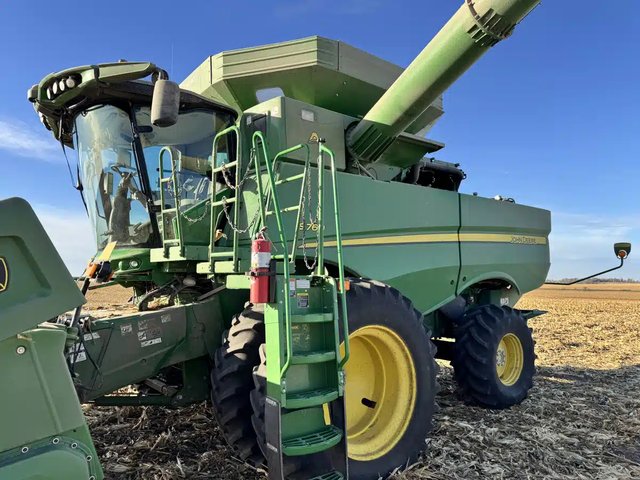 2021 John Deere S760 Batteuse