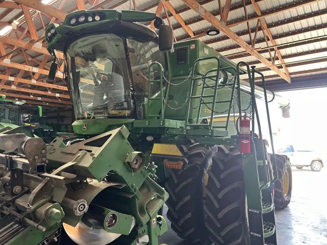 2021 John Deere S780 Batteuse