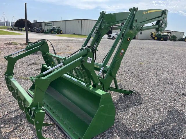 2023 John Deere 660R chargeur frontal