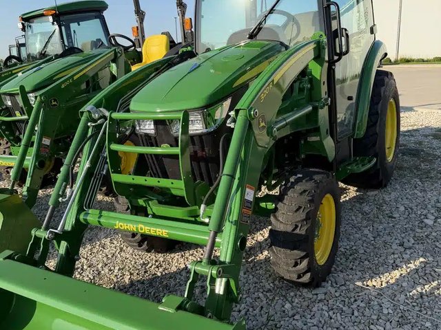 2026 John Deere 3046R Tracteur
