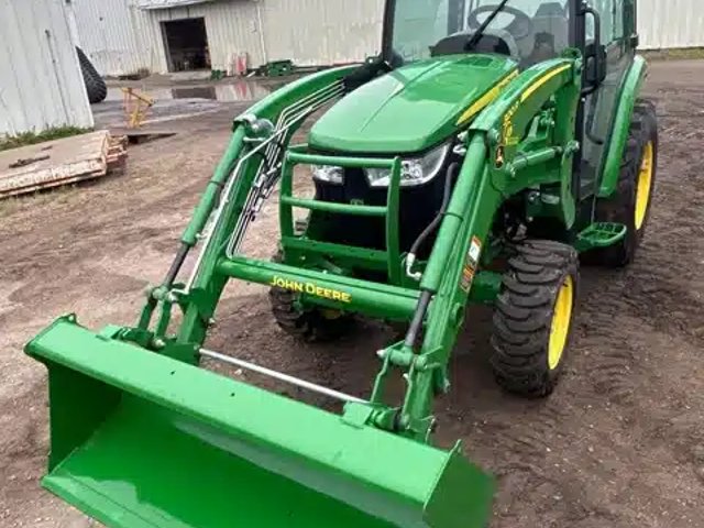 2023 John Deere 3046R Tracteur