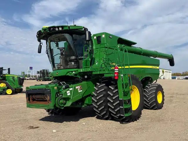 2024 John Deere S780 Batteuse