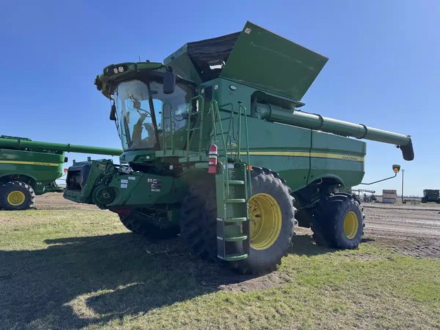 2024 John Deere S790 Batteuse