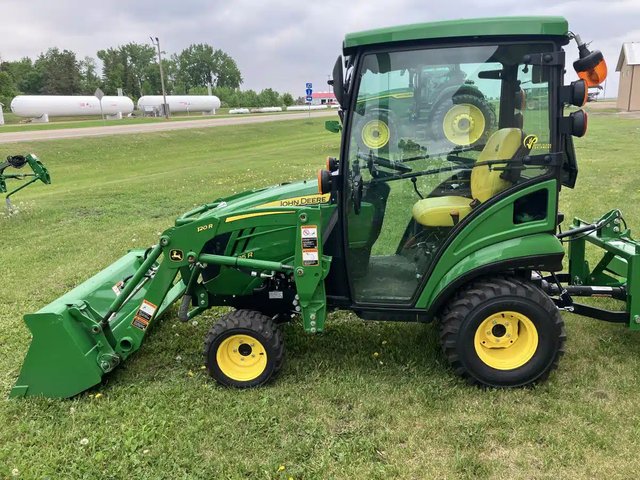 2023 John Deere 1025R Tracteur