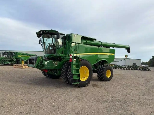 2021 John Deere S780 Batteuse